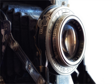 男子夜骑遭遇晾衣绳割喉事件，物业回应揭秘真相